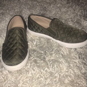 Steve Madden slip ons Size 6